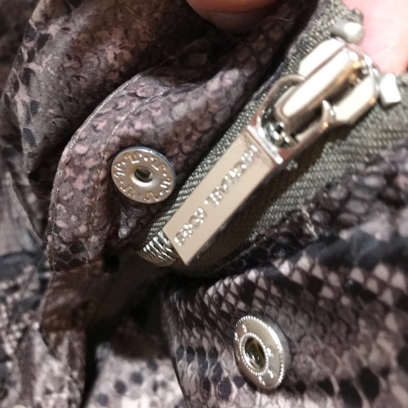 ▪️MICHAEL KORS Rain Coat - Picture 5 of 15